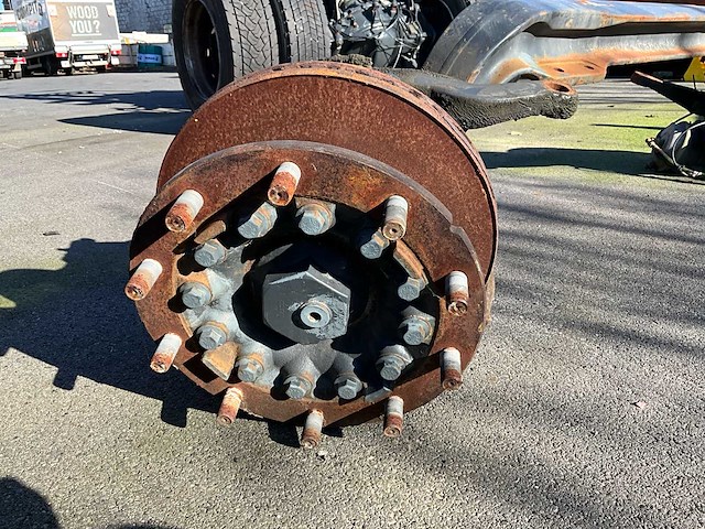 Iveco vrachtwagenas vooraan - afbeelding 8 van  11