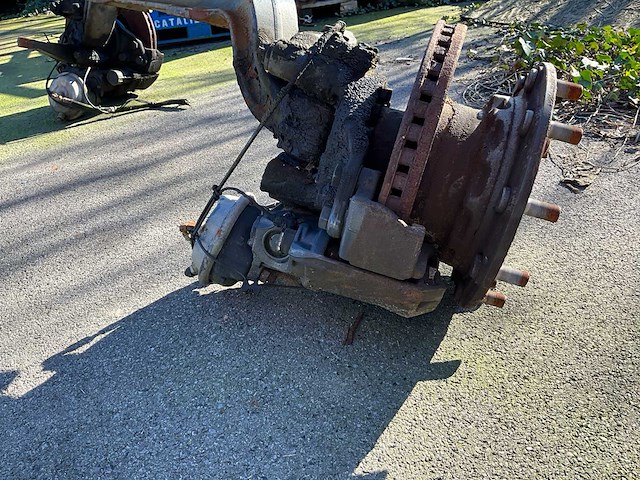 Iveco vrachtwagenas vooraan - afbeelding 9 van  11