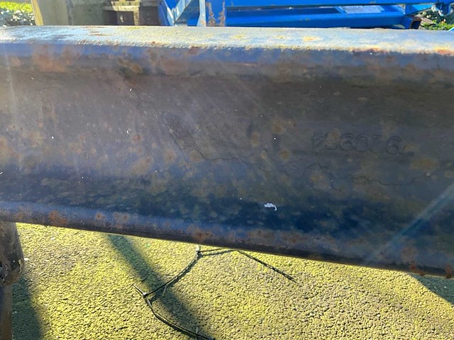 Iveco vrachtwagenas vooraan - afbeelding 3 van  6