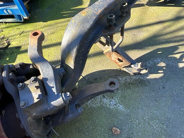 Iveco vrachtwagenas vooraan - afbeelding 6 van  6