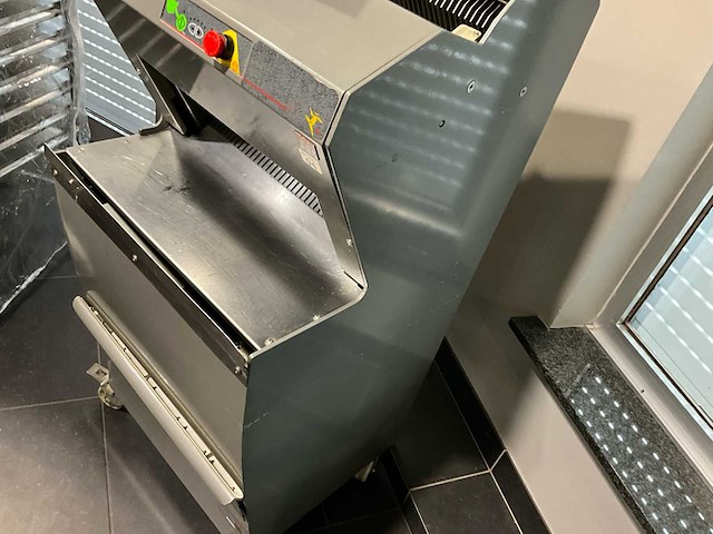 Jac ech/450/12 professioneel broodsnijmachine - functioneel - afbeelding 2 van  8