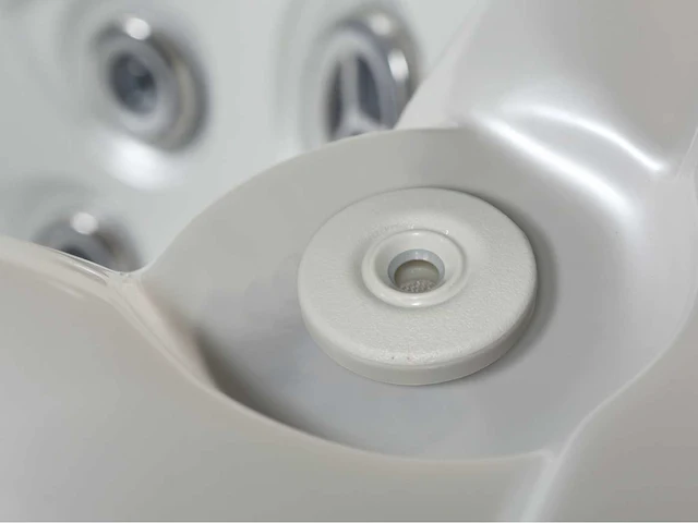 Jacuzzi en buitenspa - vonato - 0 - vrijstaand 7 persoons bad - afbeelding 2 van  12
