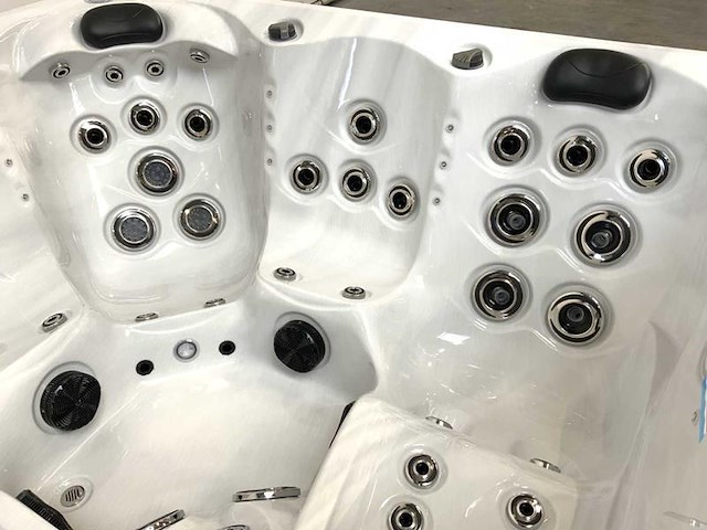 Jacuzzi london with nordic insulation - afbeelding 9 van  18