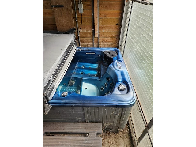 Jacuzzi - afbeelding 3 van  5