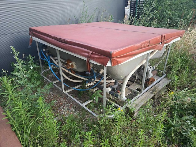 Jacuzzi - afbeelding 1 van  4