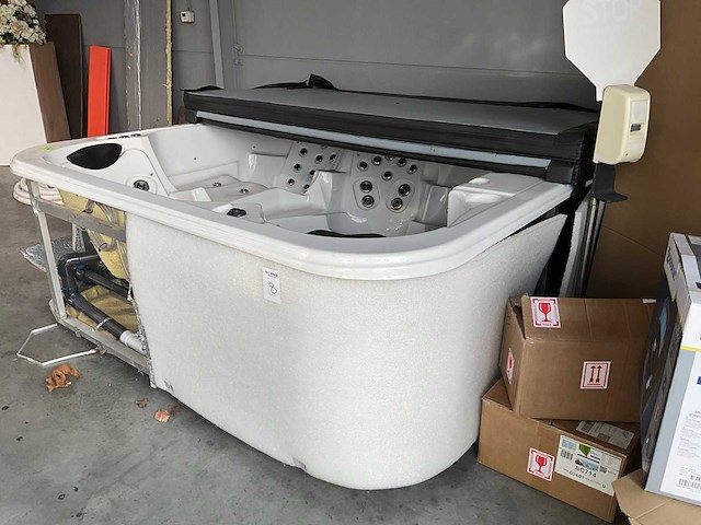 Jacuzzi - afbeelding 3 van  9