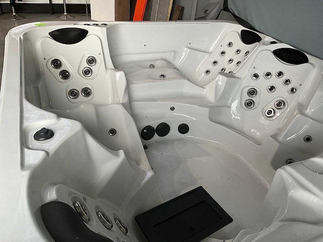 Jacuzzi - afbeelding 9 van  9