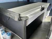 Jacuzzi - afbeelding 1 van  4