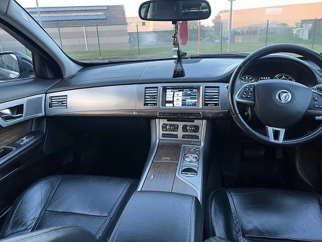 Jaguar - 2011 - xf - personen - personenauto - afbeelding 13 van  22