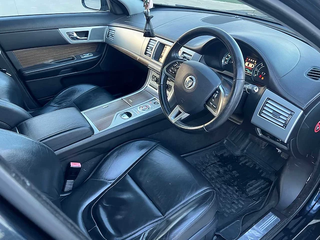 Jaguar - 2011 - xf - personen - personenauto - afbeelding 12 van  22