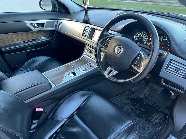 Jaguar - 2011 - xf - personen - personenauto - afbeelding 13 van  22