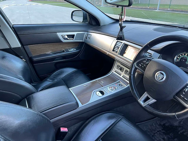 Jaguar - 2011 - xf - personen - personenauto - afbeelding 14 van  22