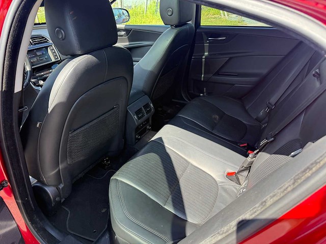 Jaguar - 2015 - xe - personenauto - afbeelding 15 van  27