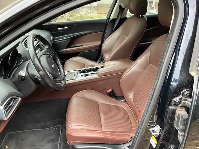 Jaguar - 2016 - xe - - afbeelding 3 van  30