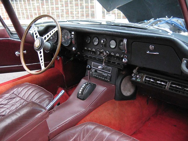 Jaguar - coupé - e type - oldtimer - afbeelding 22 van  23