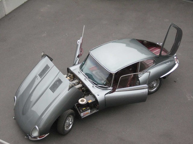 Jaguar - coupé - e type - oldtimer - afbeelding 2 van  48