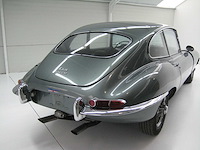 Jaguar - coupé - e type - oldtimer - afbeelding 12 van  48