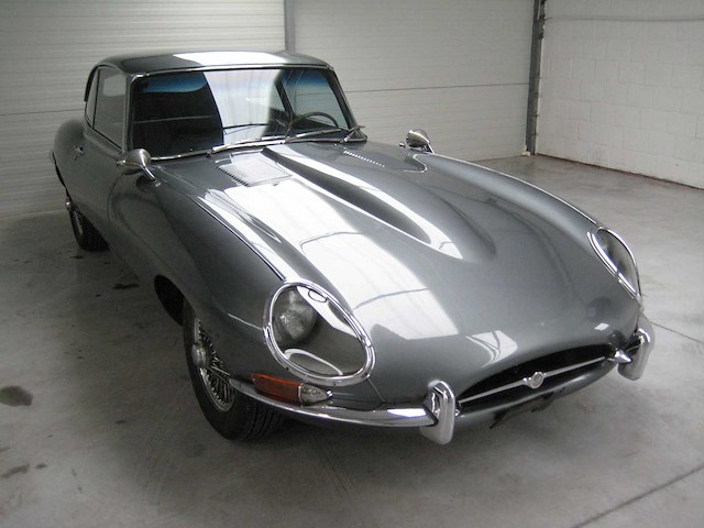 Jaguar - coupé - e type - oldtimer - afbeelding 19 van  48