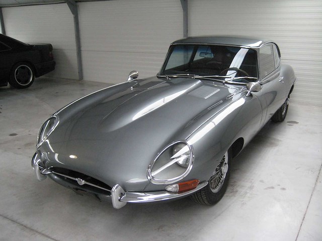 Jaguar - coupé - e type - oldtimer - afbeelding 20 van  48