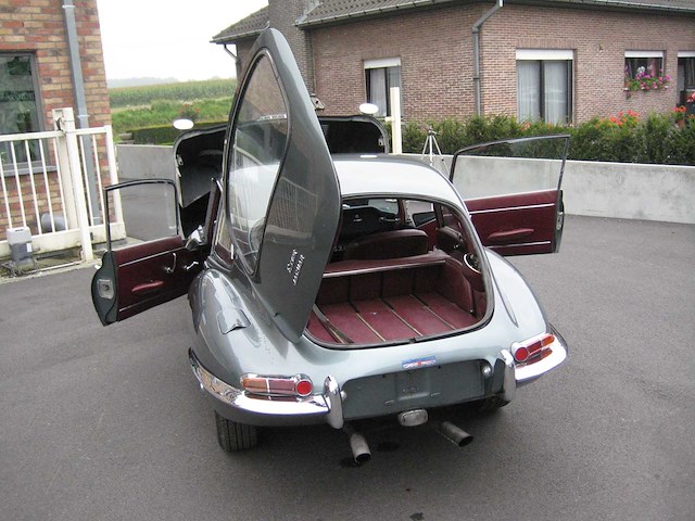 Jaguar - coupé - e type - oldtimer - afbeelding 11 van  48