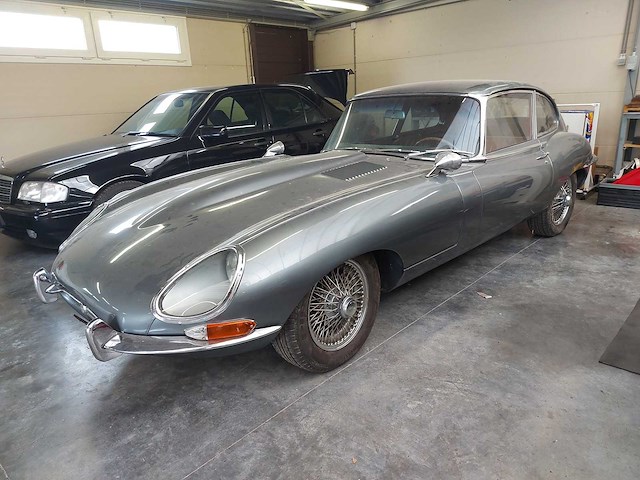 Jaguar - coupé - e type - oldtimer - afbeelding 27 van  48