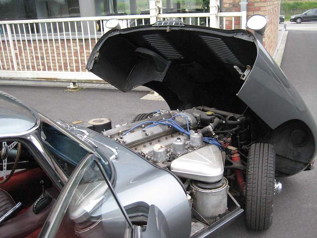 Jaguar - coupé - e type - oldtimer - afbeelding 43 van  48