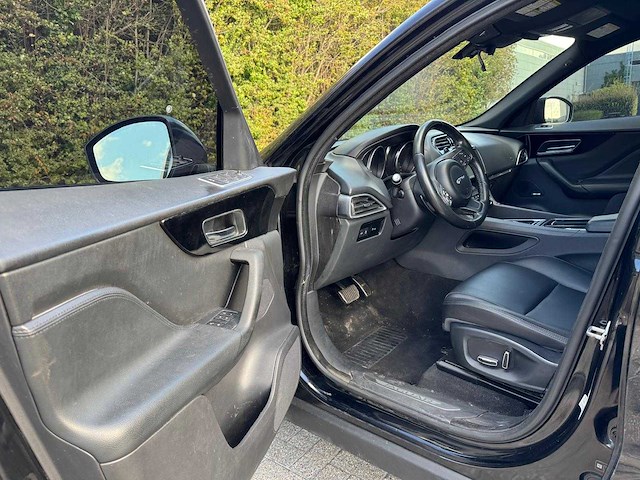 Jaguar - f-pace - car - 2019 - afbeelding 2 van  32