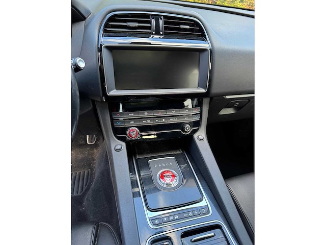 Jaguar - f-pace - car - 2019 - afbeelding 9 van  32