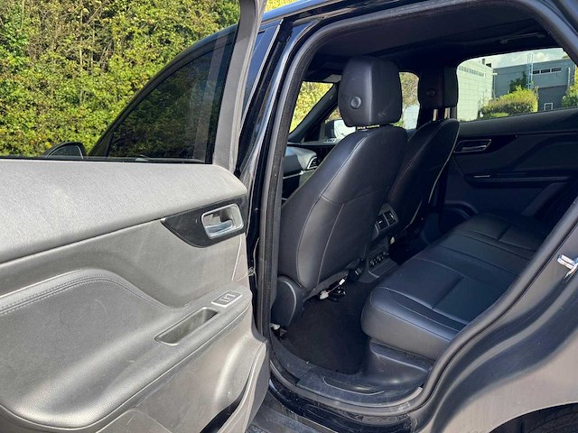 Jaguar - f-pace - car - 2019 - afbeelding 16 van  32