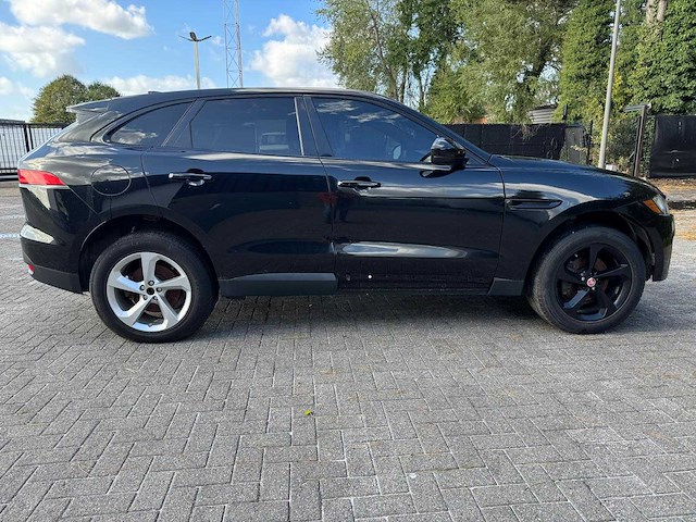Jaguar - f-pace - car - 2019 - afbeelding 17 van  32