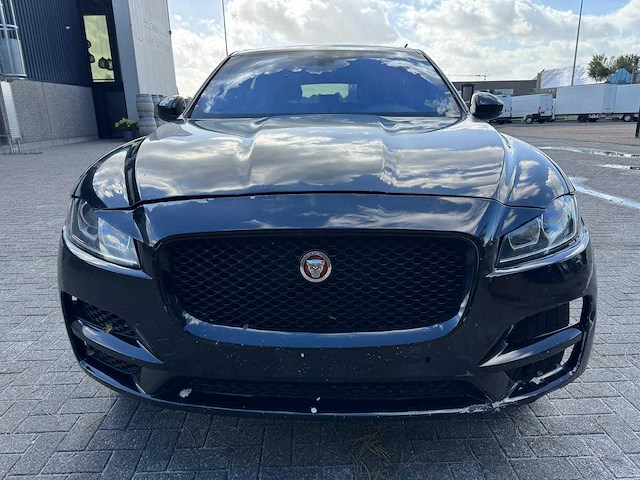 Jaguar - f-pace - car - 2019 - afbeelding 18 van  32