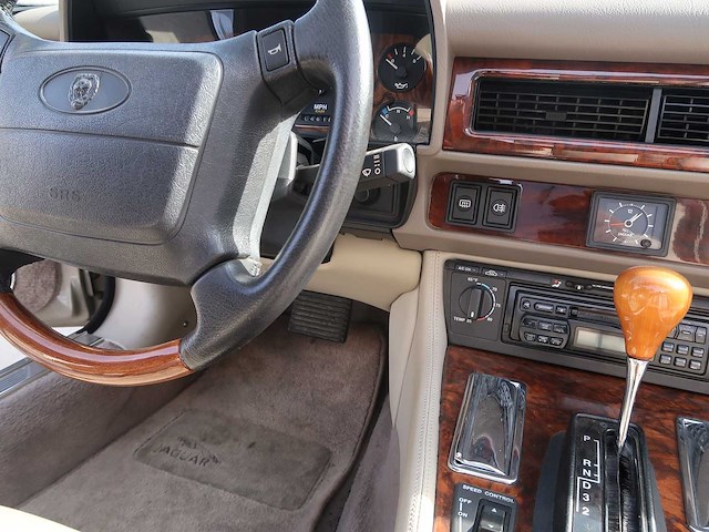 Jaguar - xjs cabriolet - classic cars >15 - afbeelding 50 van  62