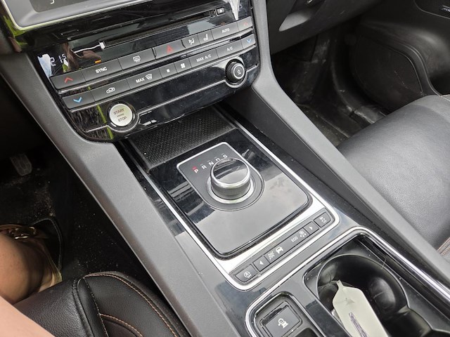 Jaguar f-pace 2.0 d pure 180 at,2018 - afbeelding 20 van  43