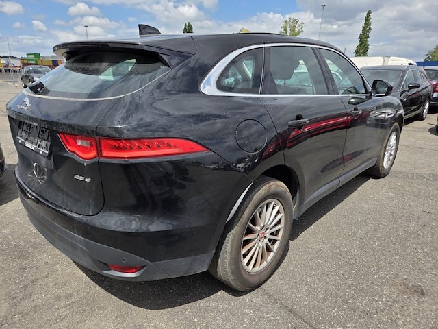 Jaguar f-pace 2.0 d pure 180 at,2018 - afbeelding 39 van  43