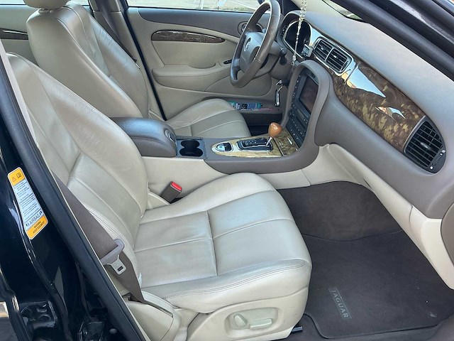 Jaguar s-type personenauto - afbeelding 31 van  48