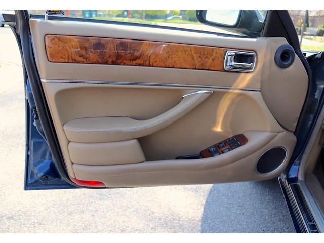 Jaguar sovereign 4,0 - afbeelding 14 van  56