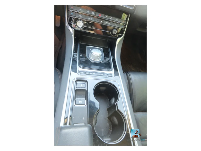 Jaguar xe - afbeelding 48 van  49