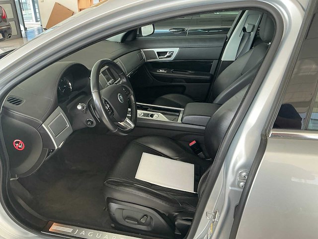 Jaguar xf sportbrake stationwagen - afbeelding 12 van  13