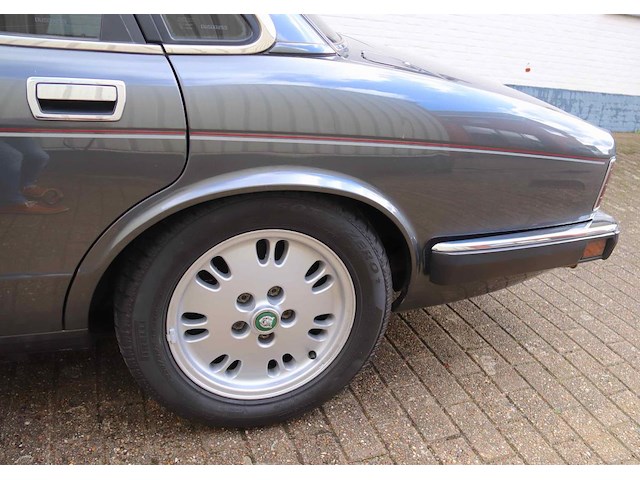 Jaguar xj 12 , 1994 - afbeelding 9 van  42