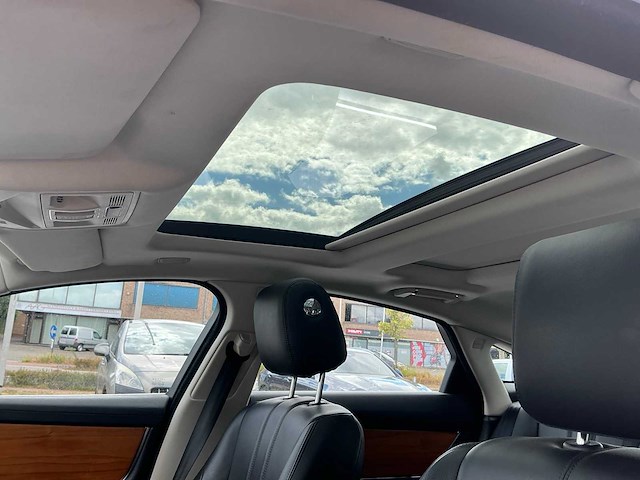 Jaguar xj personenauto - afbeelding 2 van  14