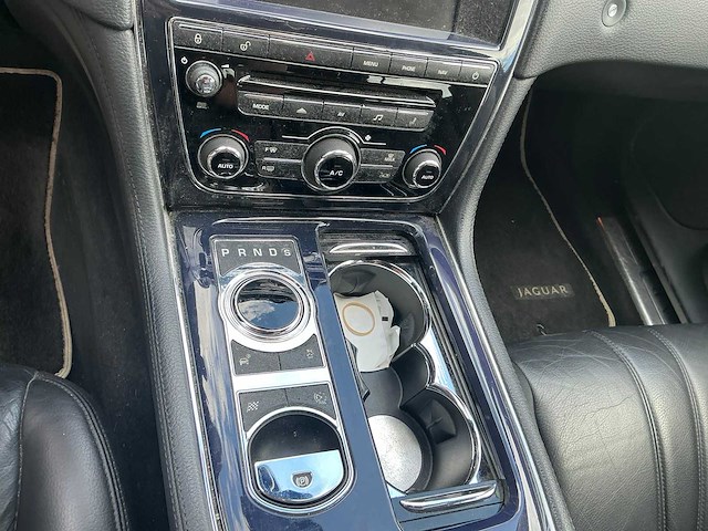 Jaguar xj personenauto - afbeelding 4 van  14