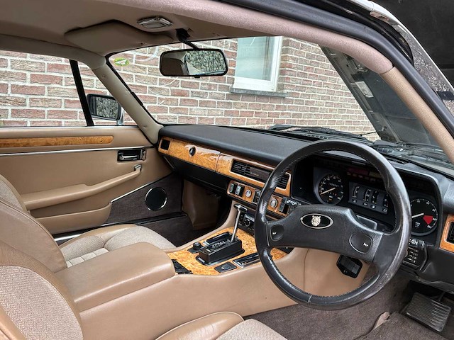 Jaguar xj-s engelse vintage auto's > 15 - afbeelding 33 van  58