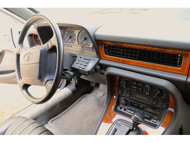 Jaguar xj12 - afbeelding 26 van  42