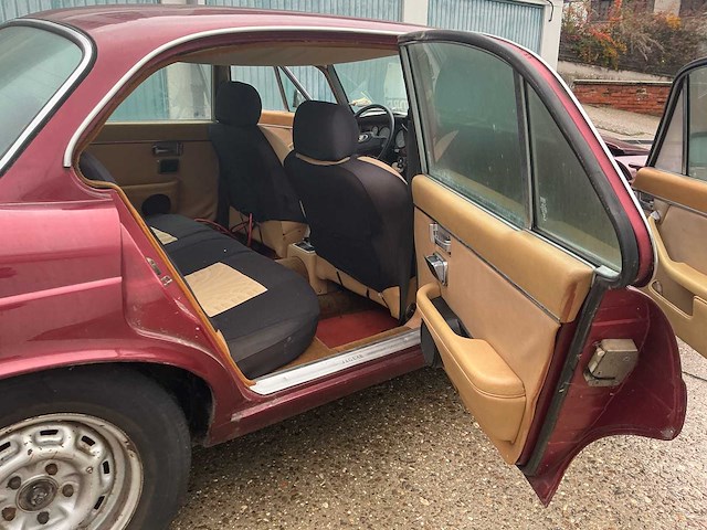 Jaguar xj6 berline automaat oldtimer - afbeelding 31 van  74