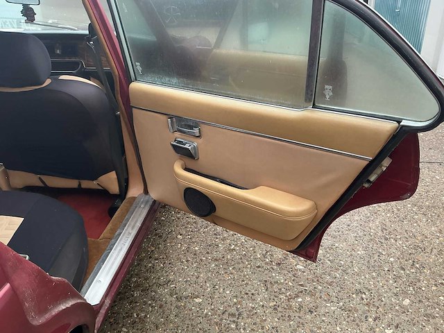 Jaguar xj6 berline automaat oldtimer - afbeelding 32 van  74