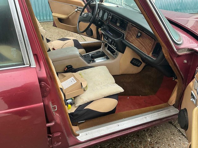Jaguar xj6 berline automaat oldtimer - afbeelding 40 van  74