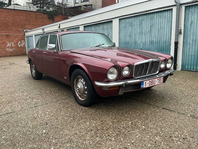 Jaguar xj6 berline automaat oldtimer - afbeelding 56 van  74