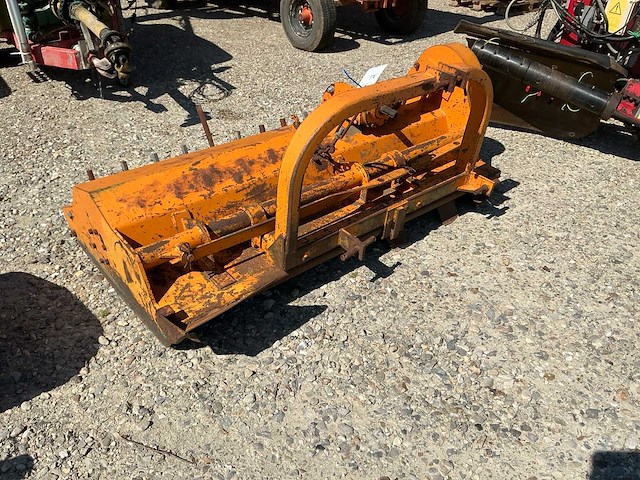 Jammaers gedragen klepelmaaier - afbeelding 2 van  5