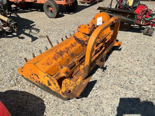 Jammaers gedragen klepelmaaier - afbeelding 3 van  5