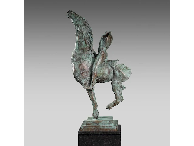 Jan desmarets (1961), horseback rider, green patinated bronze on a belgian bluestone column the bronze: 80 cm. (31 1/2 in.), with stand: 170 cm. (66.93 in.) - afbeelding 5 van  10